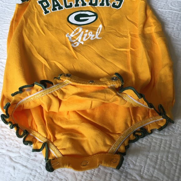 0-3m (5/$20) Packers Fanwear SunSuit/Romper by NFL - Picture 4 of 5